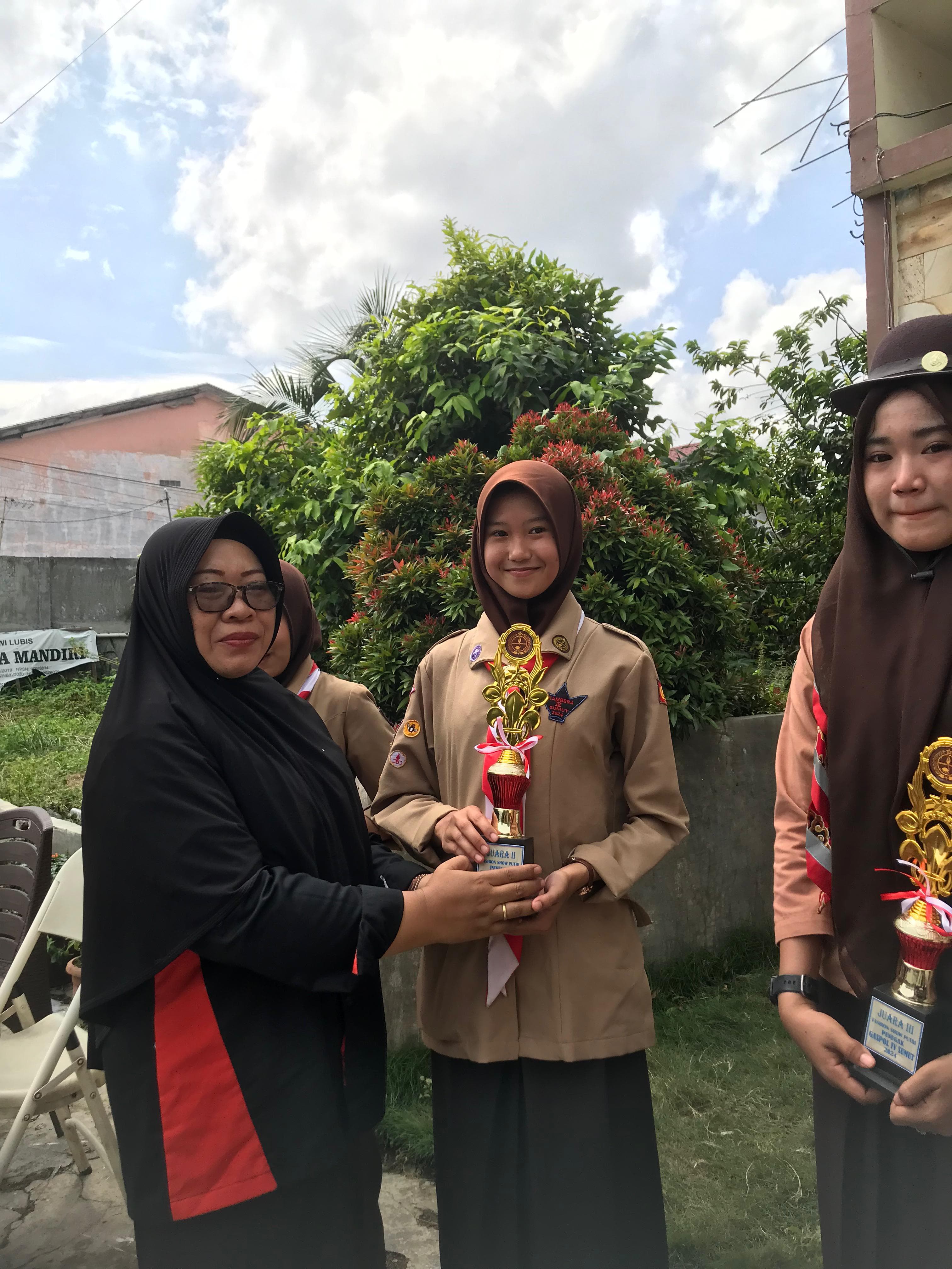 Juara II Fashion Show Putri GASPOL Se-SUMUT 2025